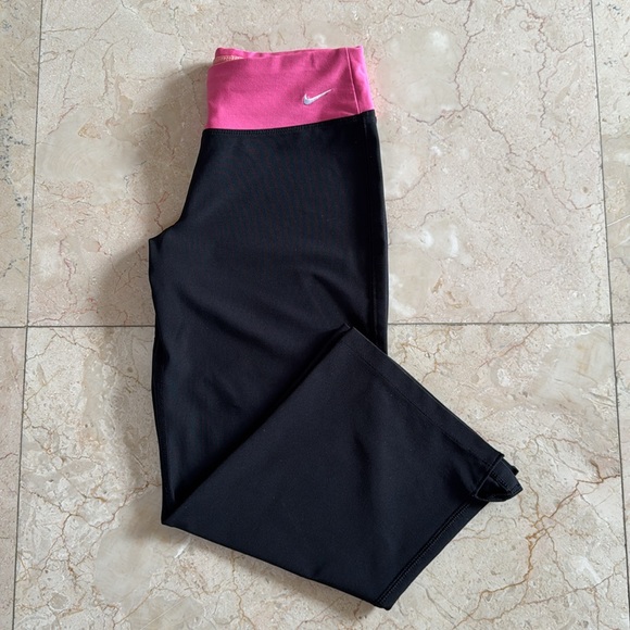 Nike Wide Leg Cropped Leggings - Picture 1 of 7